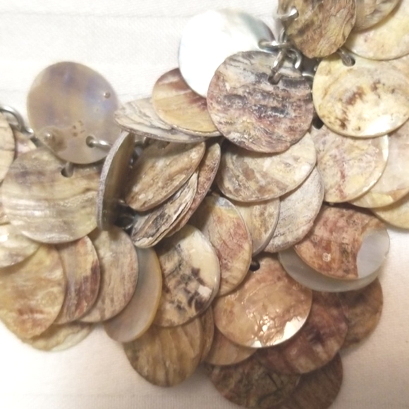 Premier Designs Silver Shell Cluster Necklace - Picture 4 of 7